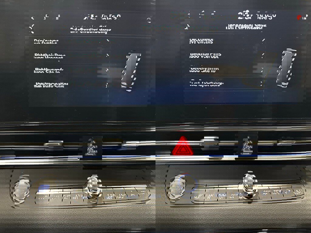 Used 2025 Hyundai Elantra SEL w/ Cargo Package image 32