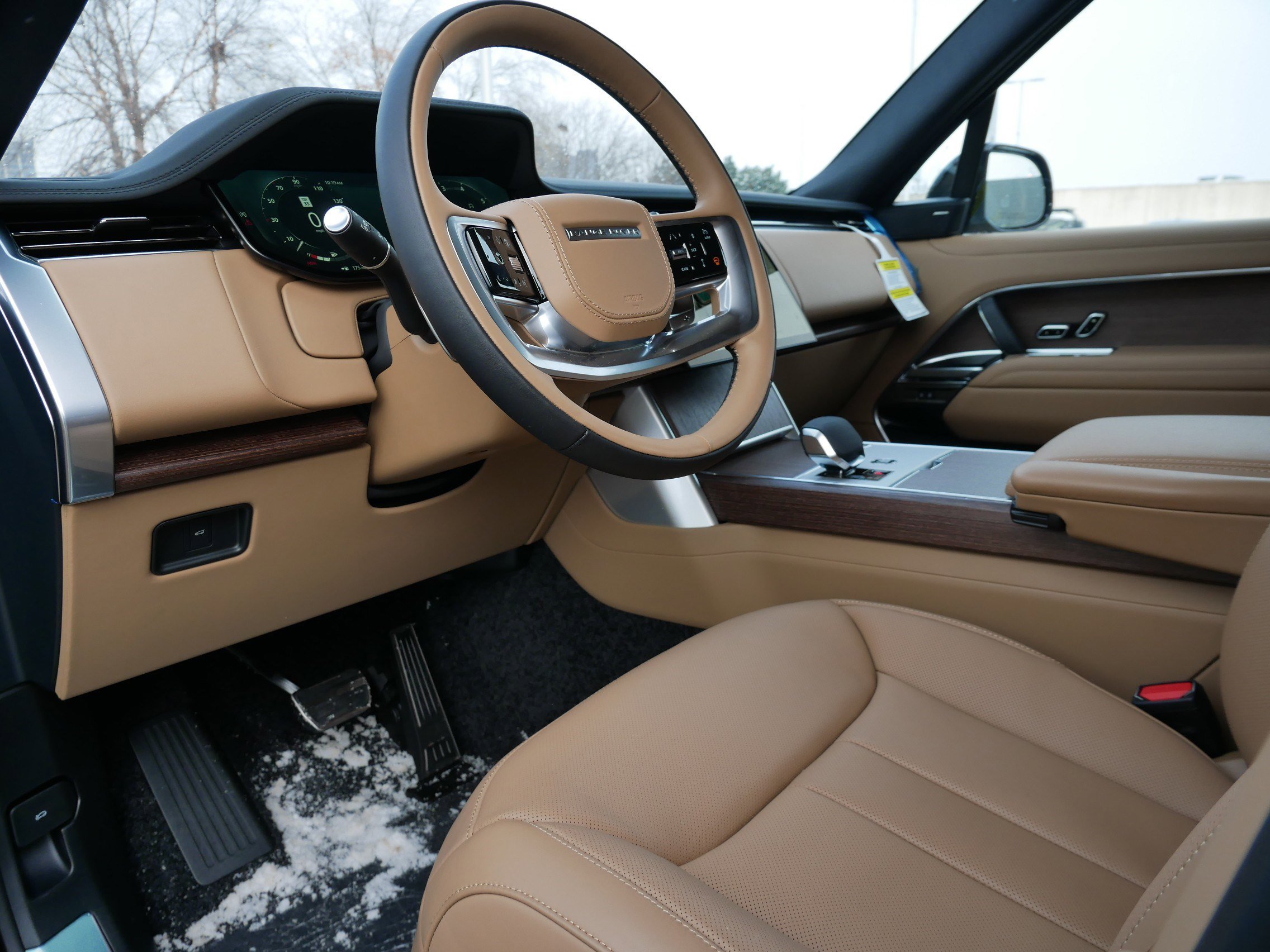 New 2025 Land Rover Range Rover Long Wheelbase SE image 3