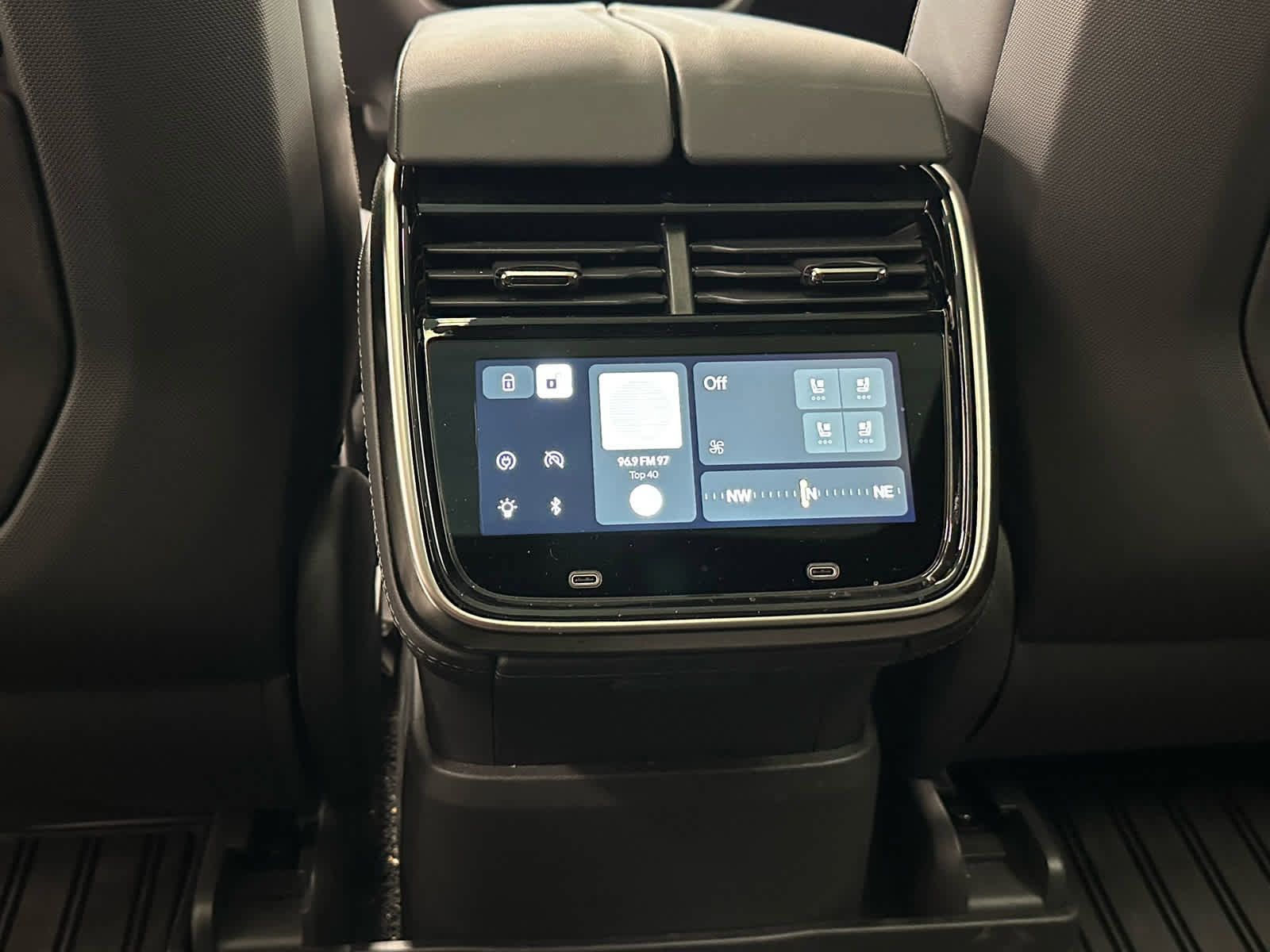 Used 2026 Rivian R1S Adventure image 39