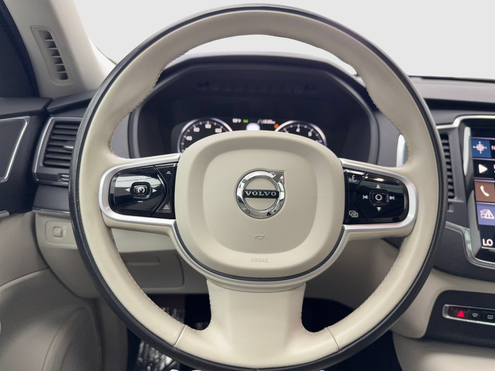 Used 2020 Volvo XC90 T5 Momentum w/ Protection Package Premier FWD image 19