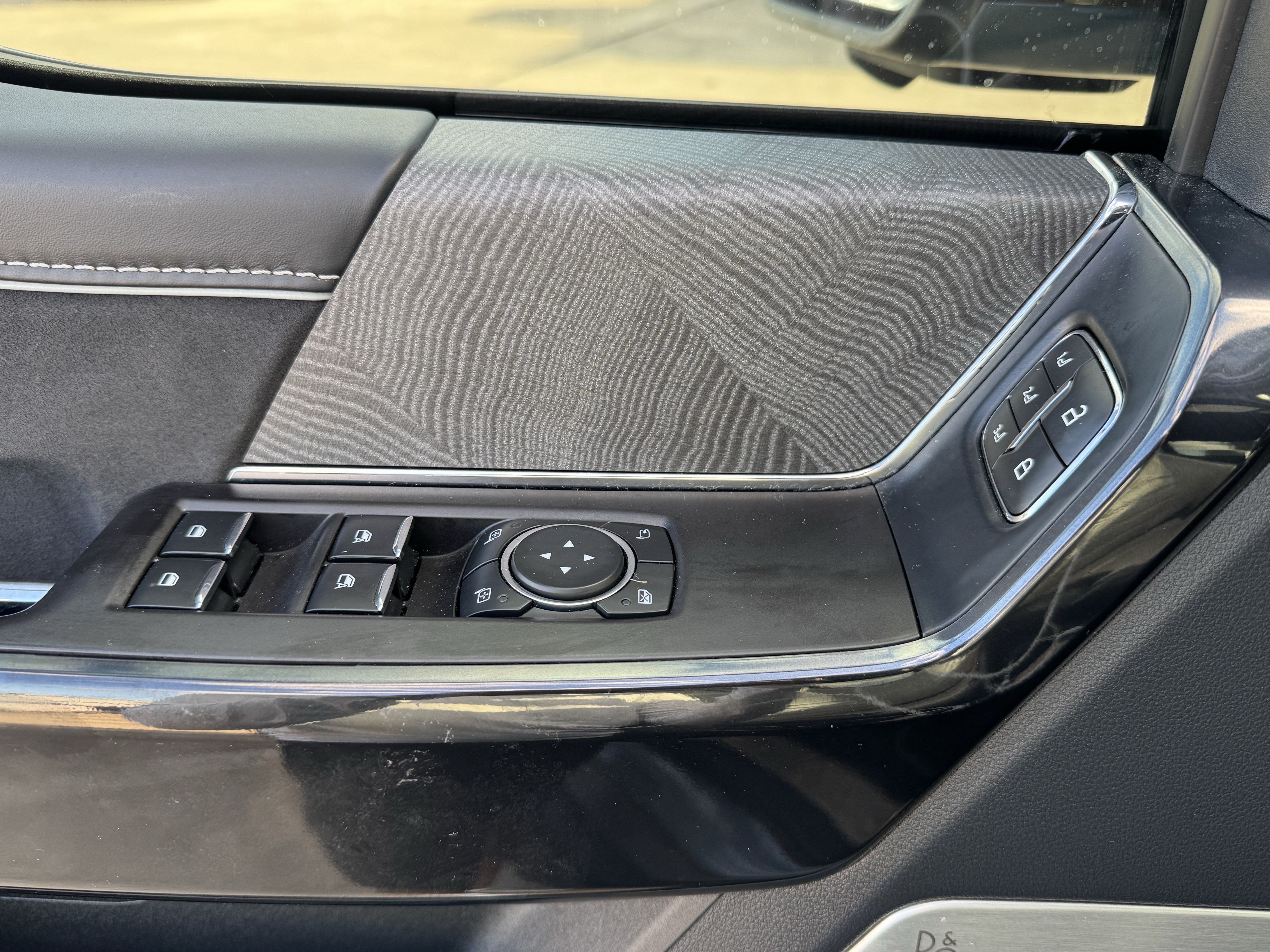 Used 2023 Ford F150 Lightning Platinum AWD/4WD image 14