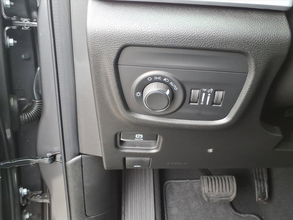 New 2026 Jeep Grand Cherokee Altitude image 19
