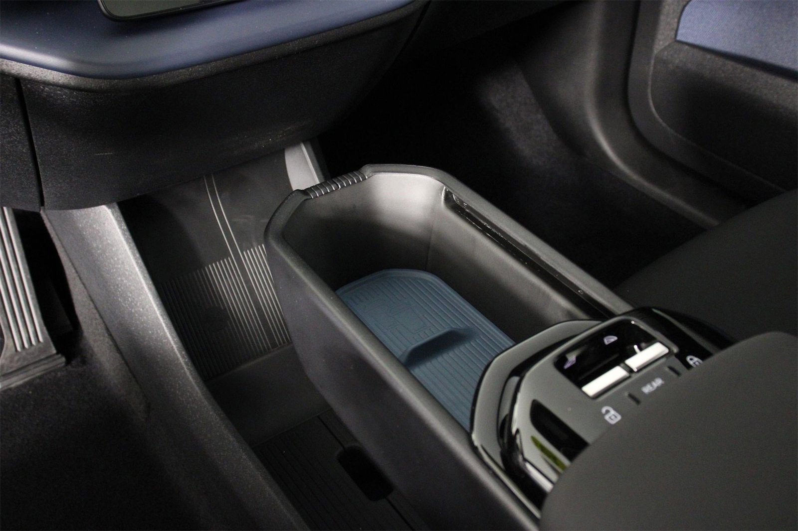 New 2025 Volvo EX30 Plus w/ Protection Package Premier image 7