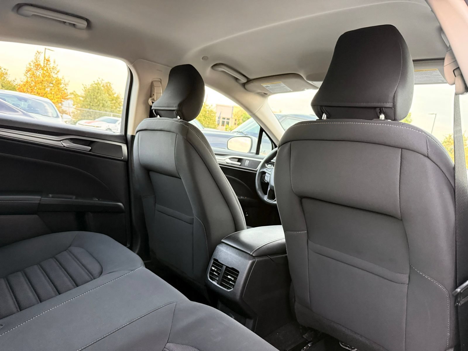 Used 2019 Ford Fusion SE FWD image 18