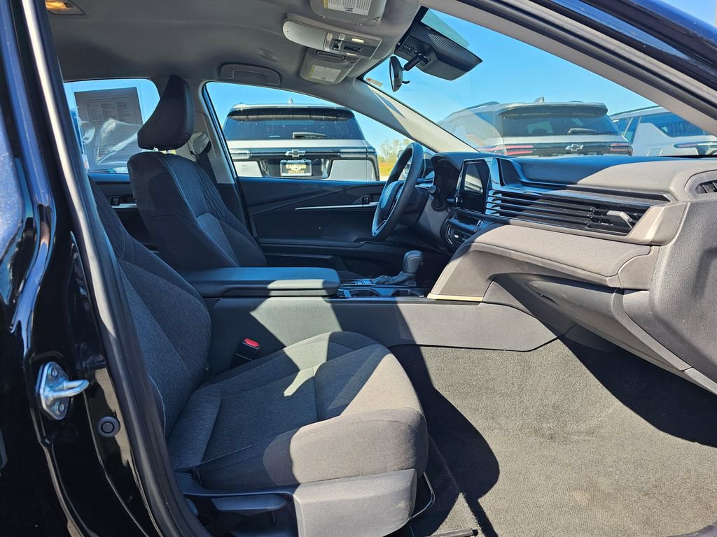 Used 2025 Toyota Camry LE FWD image 10