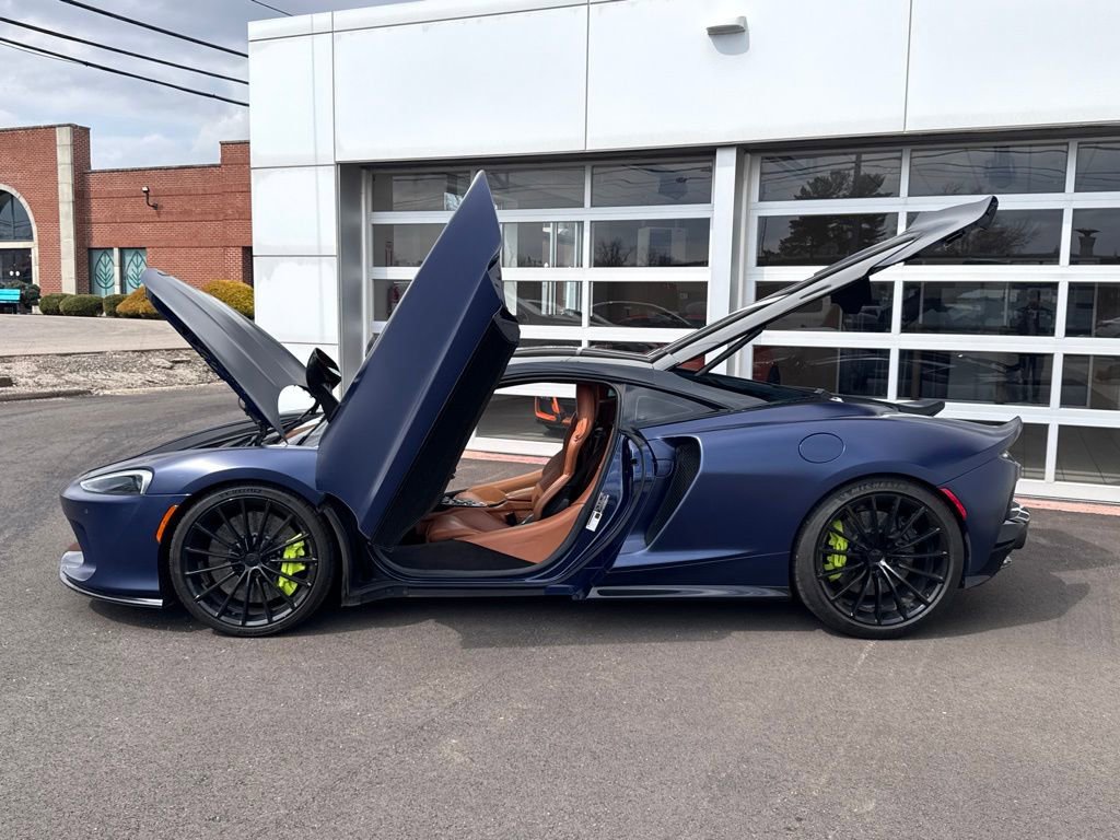 Used 2021 McLaren GT image 24