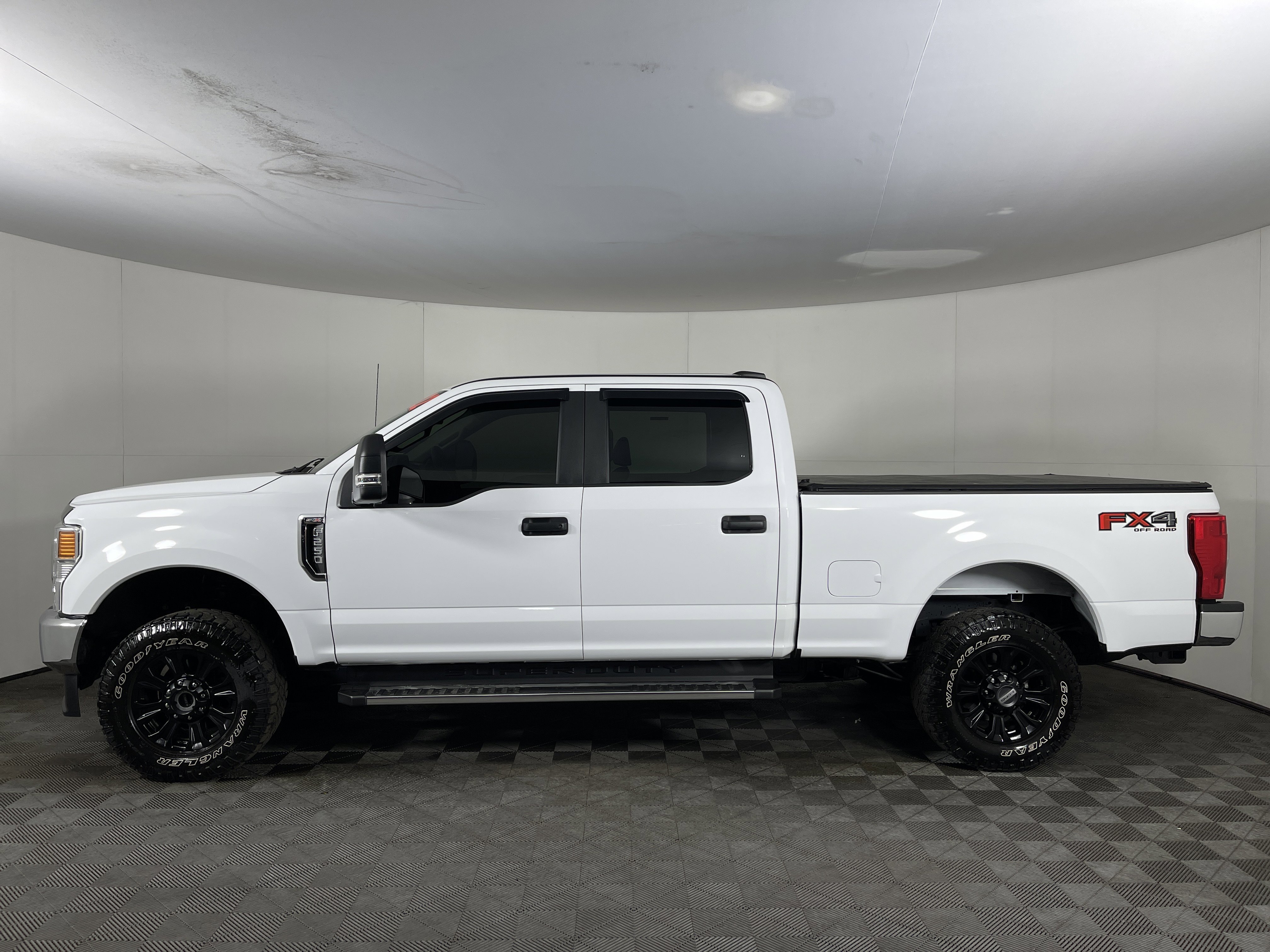 Used 2022 Ford F250 XL w/ STX Appearance Package image 3
