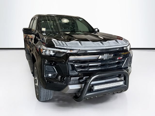 Used 2024 Chevrolet Colorado Z71 w/ Z71 Convenience Package 2 AWD/4WD image 3