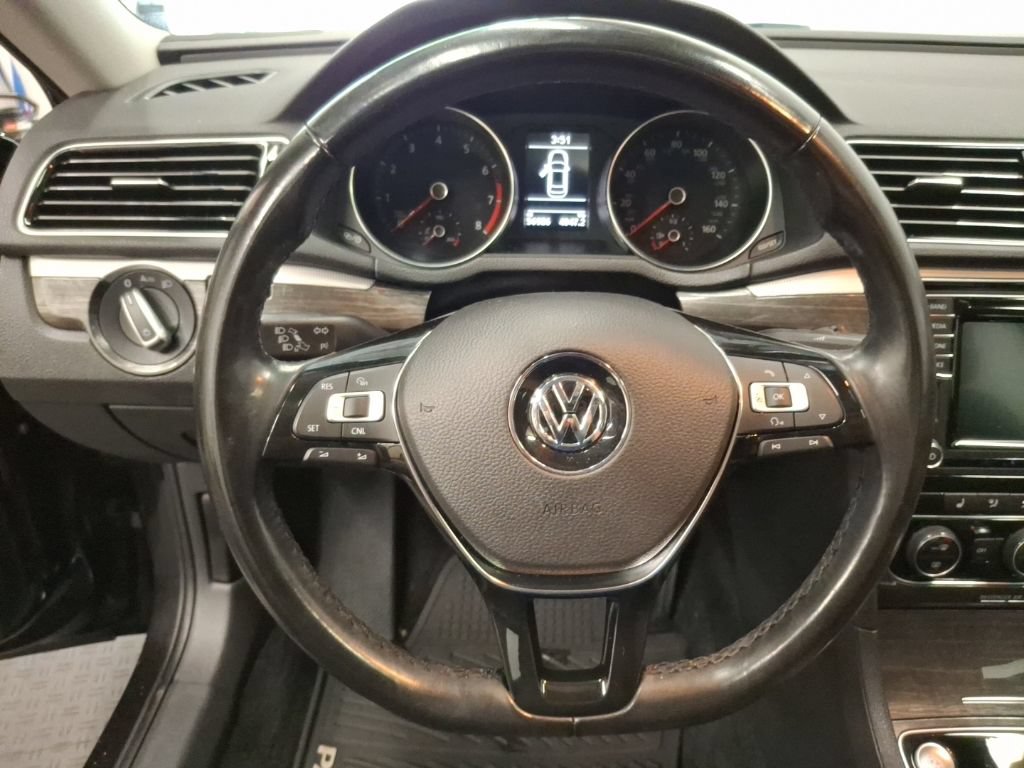 Used 2017 Volkswagen Passat 1.8T SE FWD image 19