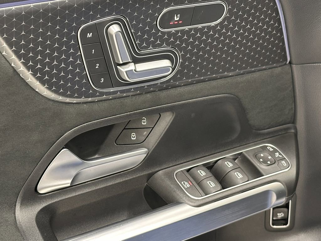 Certified 2025 Mercedes-Benz GLB 250 image 11