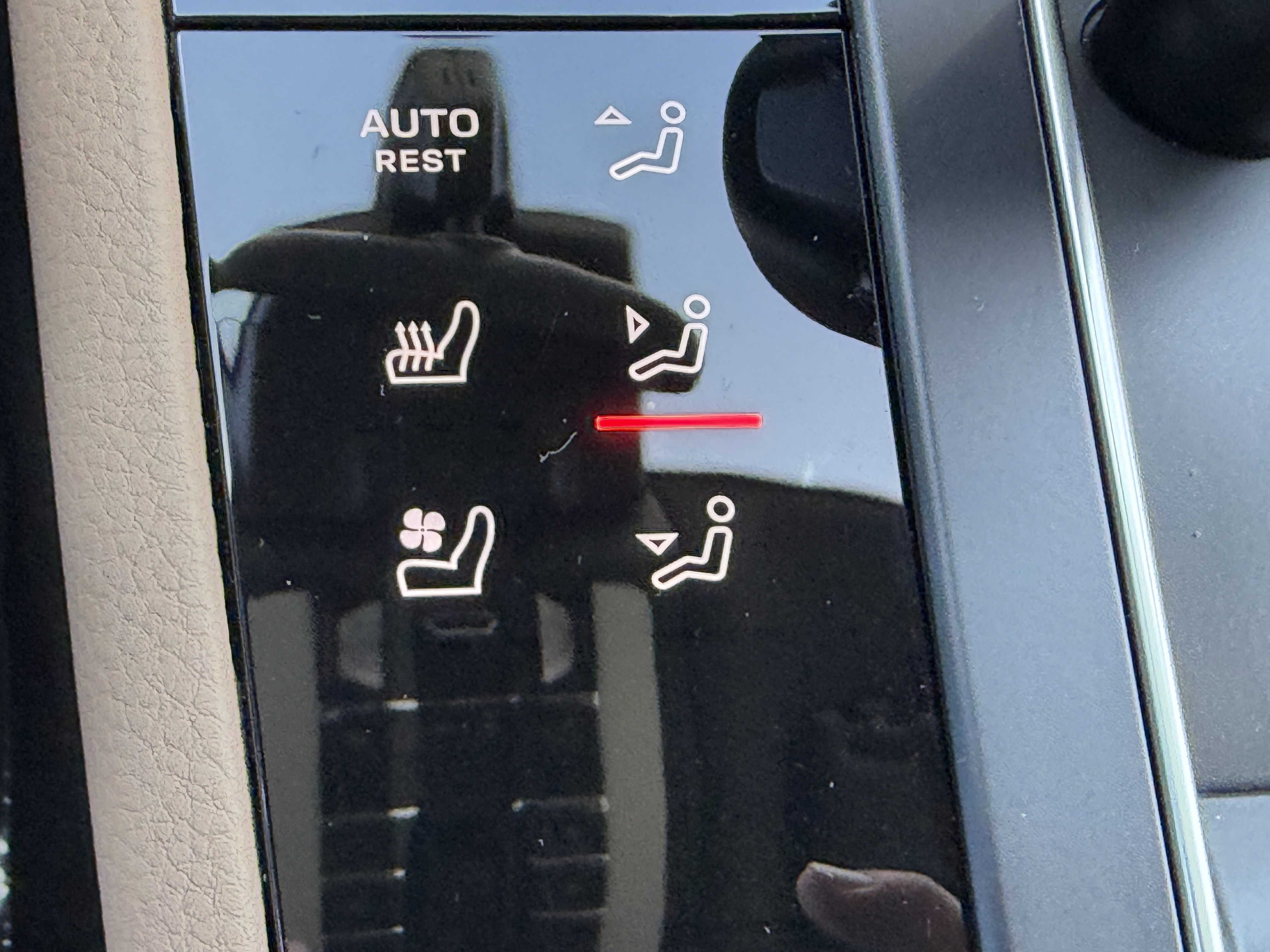 Certified 2025 Porsche Macan image 31