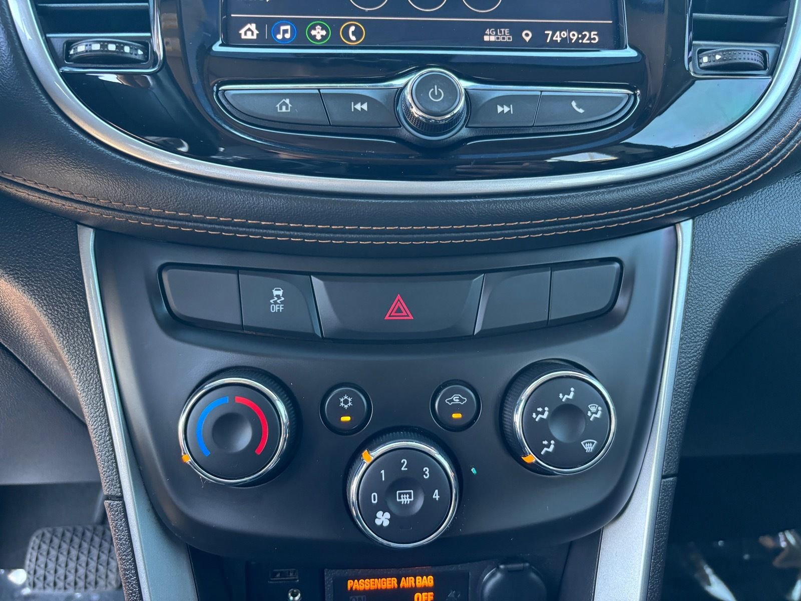 Used 2022 Chevrolet Trax LT w/ LT Convenience Package image 25