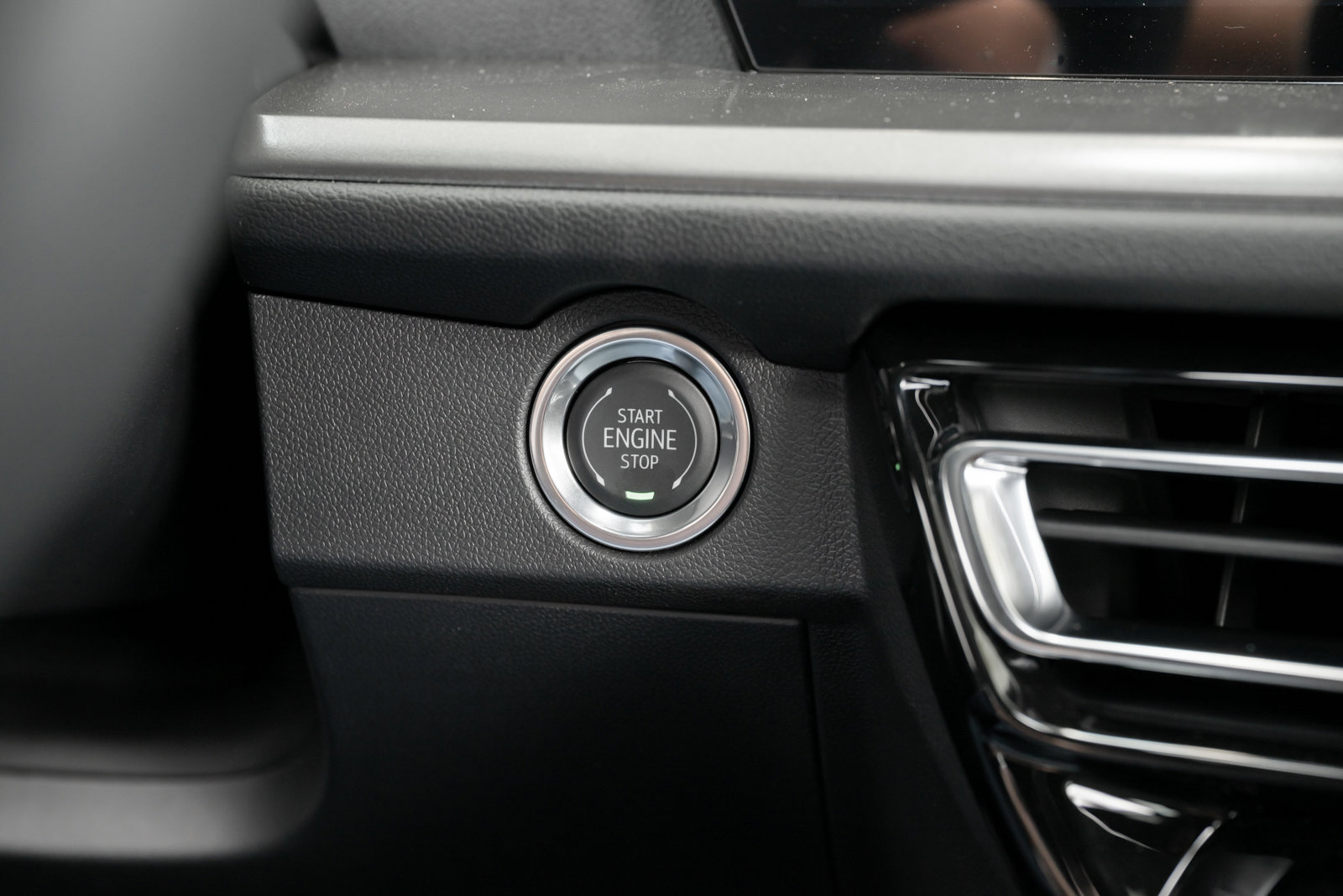 New 2026 Chevrolet Traverse LT w/ LPO, Floor Liner Package image 23