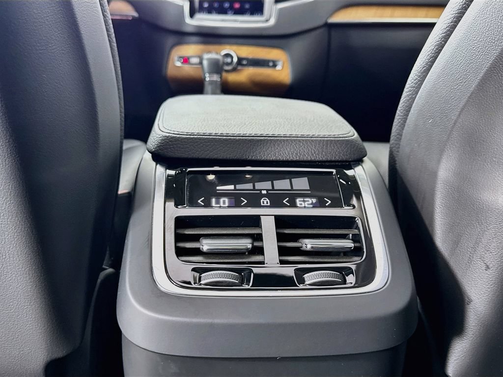 Used 2021 Volvo XC90 T6 Momentum w/ Advanced Package AWD/4WD image 32
