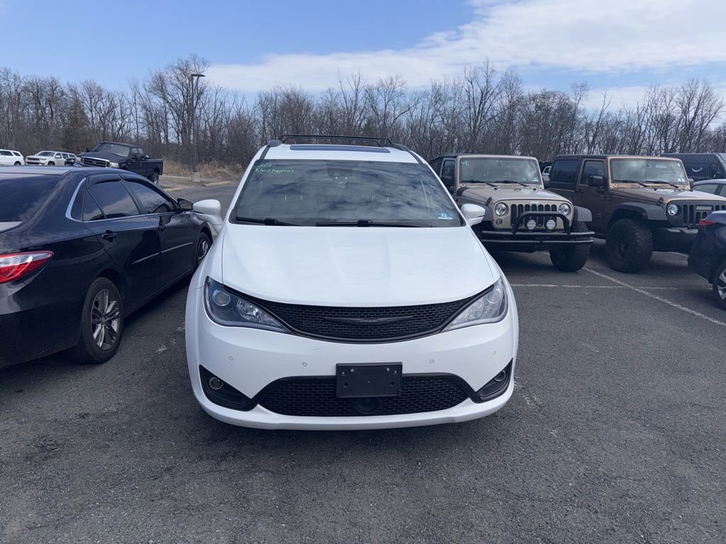 Used 2020 Chrysler Pacifica Limited w/ Advanced Safetytec Group image 3