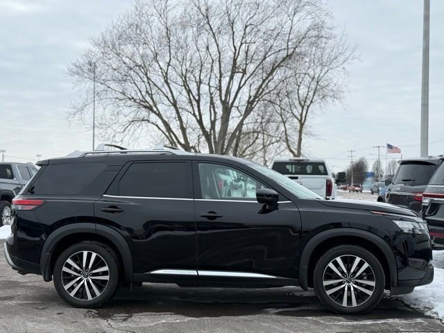 Used 2023 Nissan Pathfinder Platinum w/ Cargo Package image 41