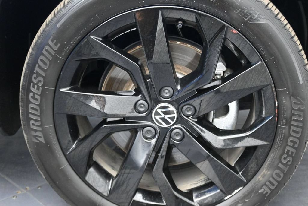 Used 2023 Volkswagen Taos SE w/ Panoramic Sunroof Package FWD image 27
