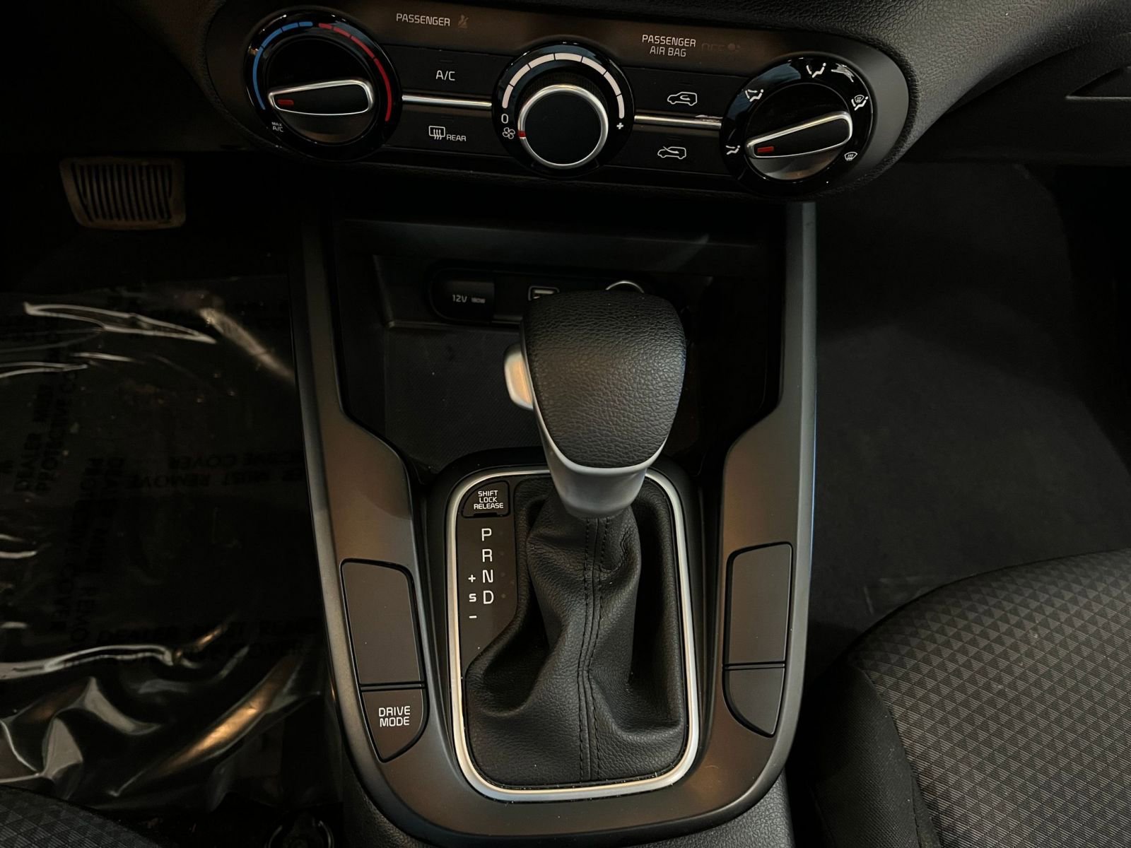 Used 2025 Kia Soul LX w/ LX Technology Package FWD image 40