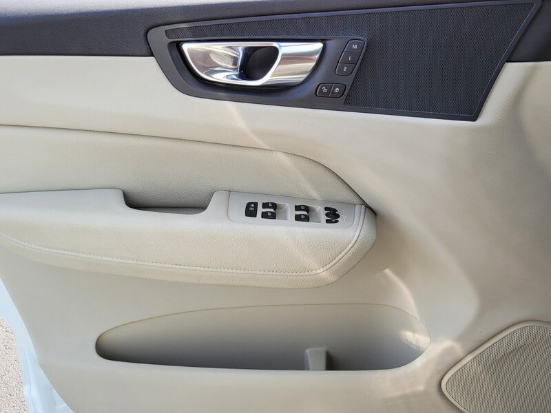 Used 2020 Volvo XC60 T6 Momentum w/ Protection Package image 28