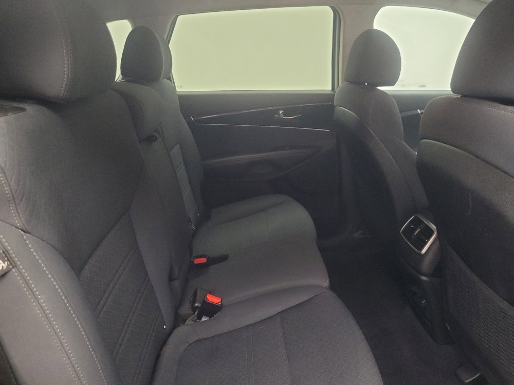 Used 2018 Kia Sorento FWD image 19