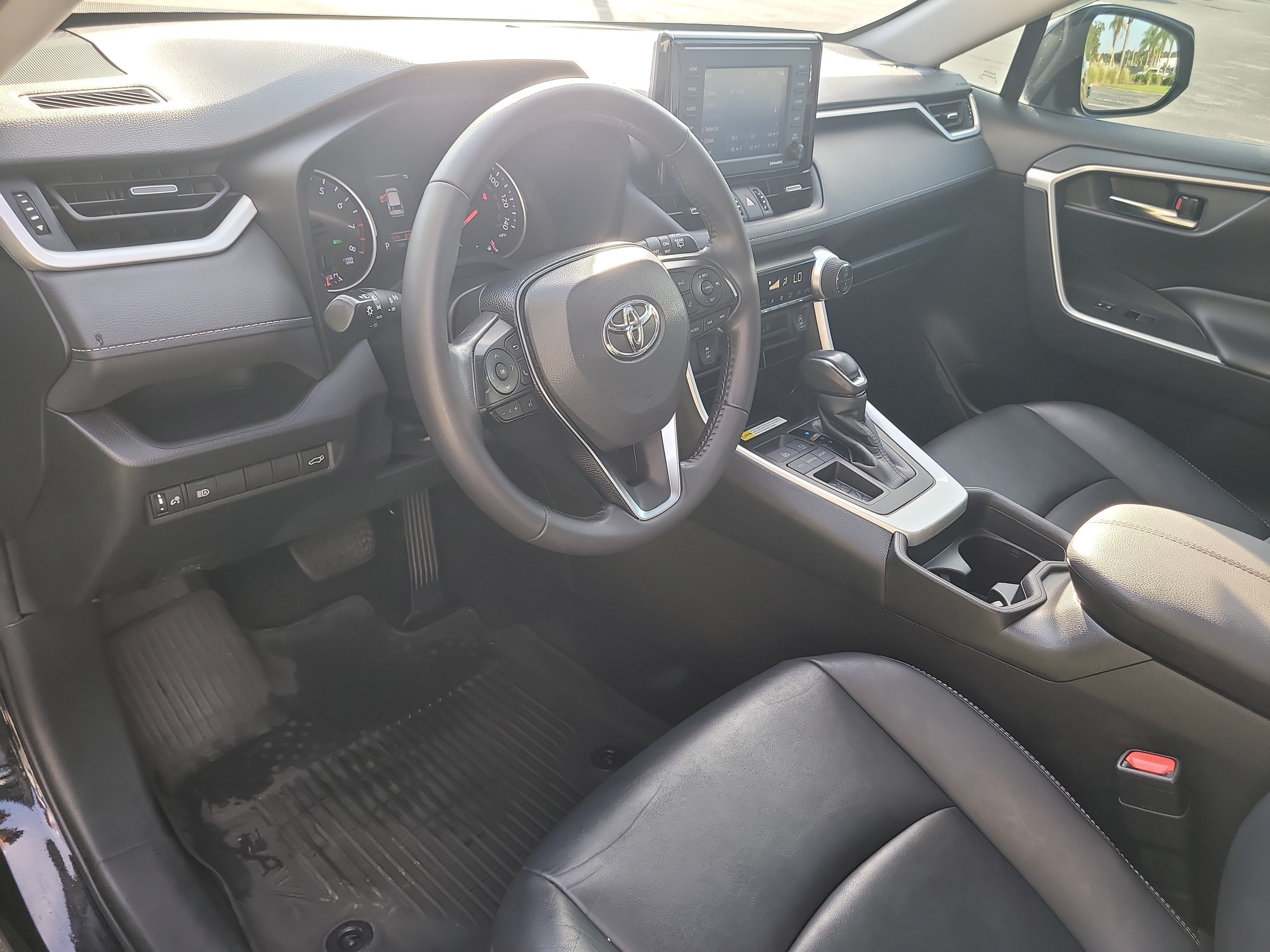 Used 2021 Toyota RAV4 XLE Premium FWD image 20