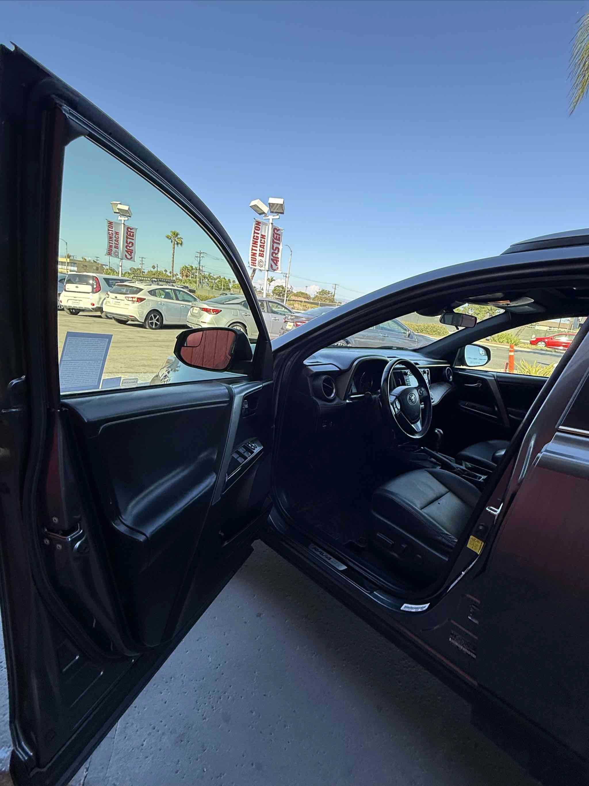 Used 2018 Toyota RAV4 SE w/ All Weather Liner Package FWD image 98