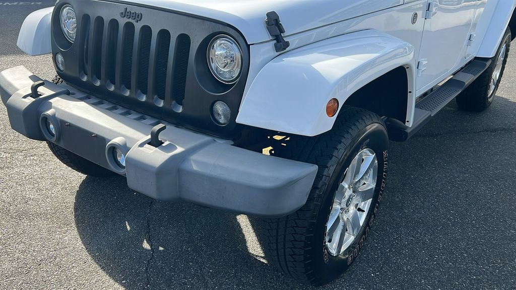 Used 2017 Jeep Wrangler Unlimited Sahara w/ Connectivity Group image 14