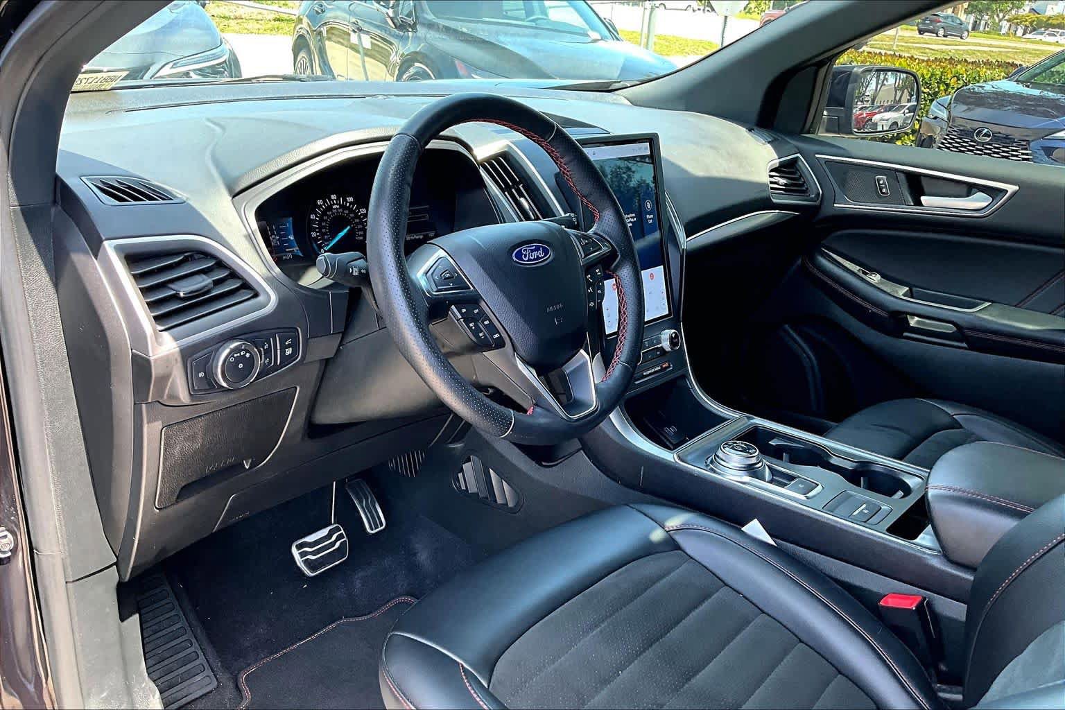 Used 2022 Ford Edge ST-Line w/ Class II Trailer Tow Package AWD/4WD image 18