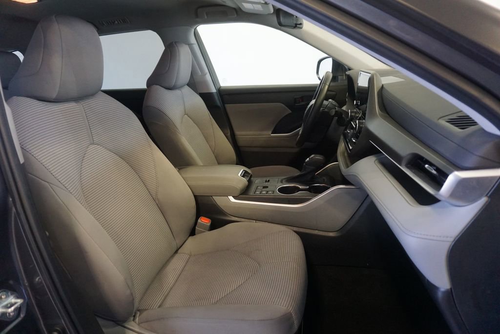 Used 2023 Toyota Highlander LE image 21
