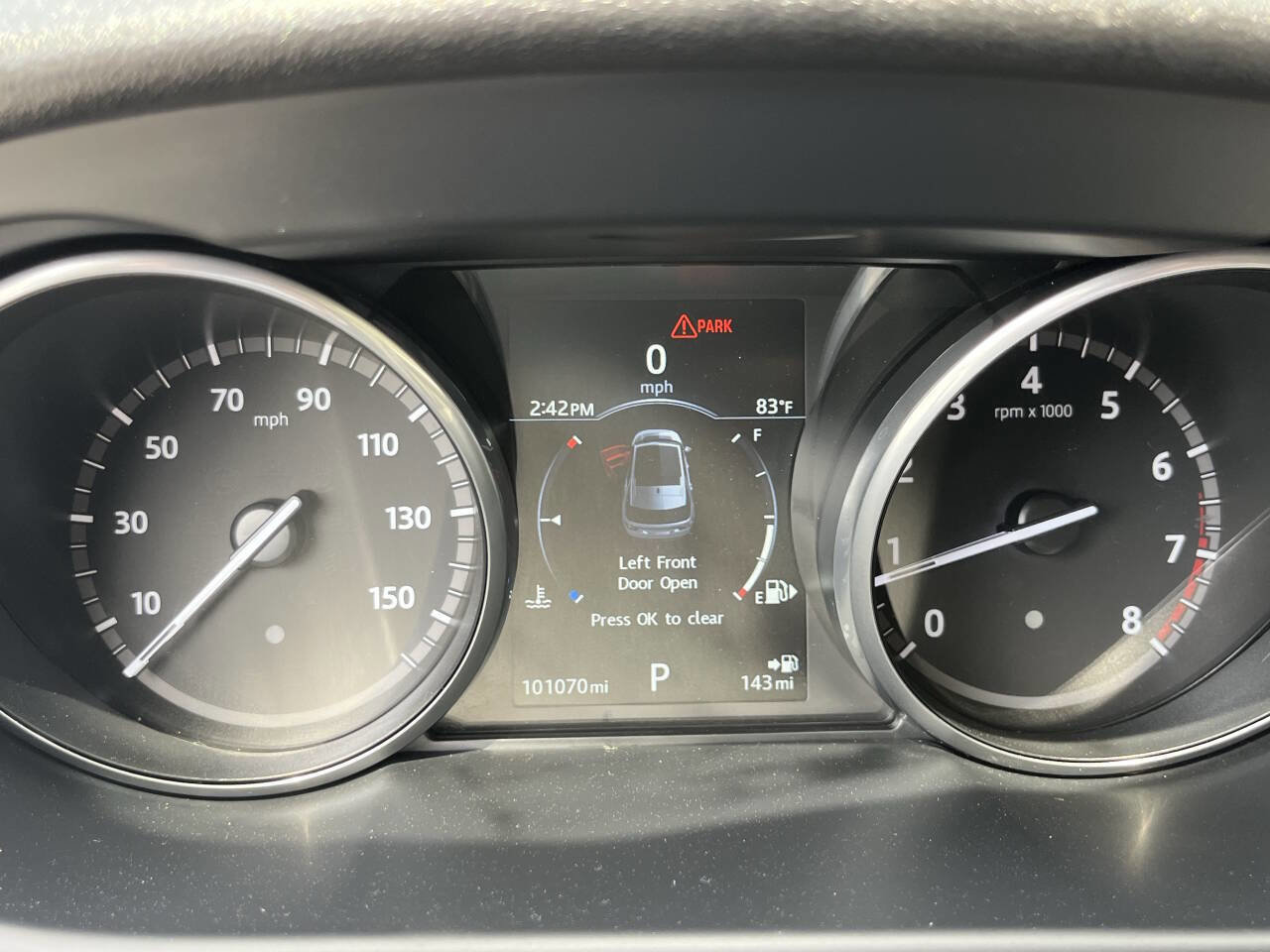 Used 2017 Land Rover Discovery Sport HSE Luxury image 21