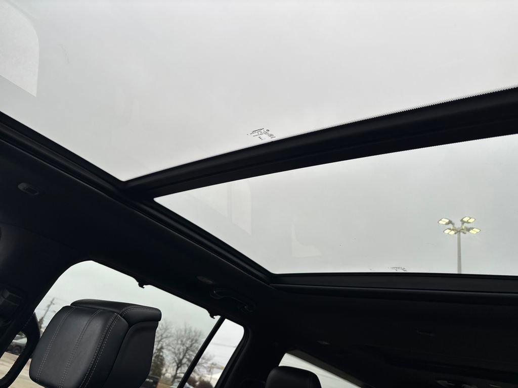 Used 2023 Jeep Grand Wagoneer L 4WD image 24