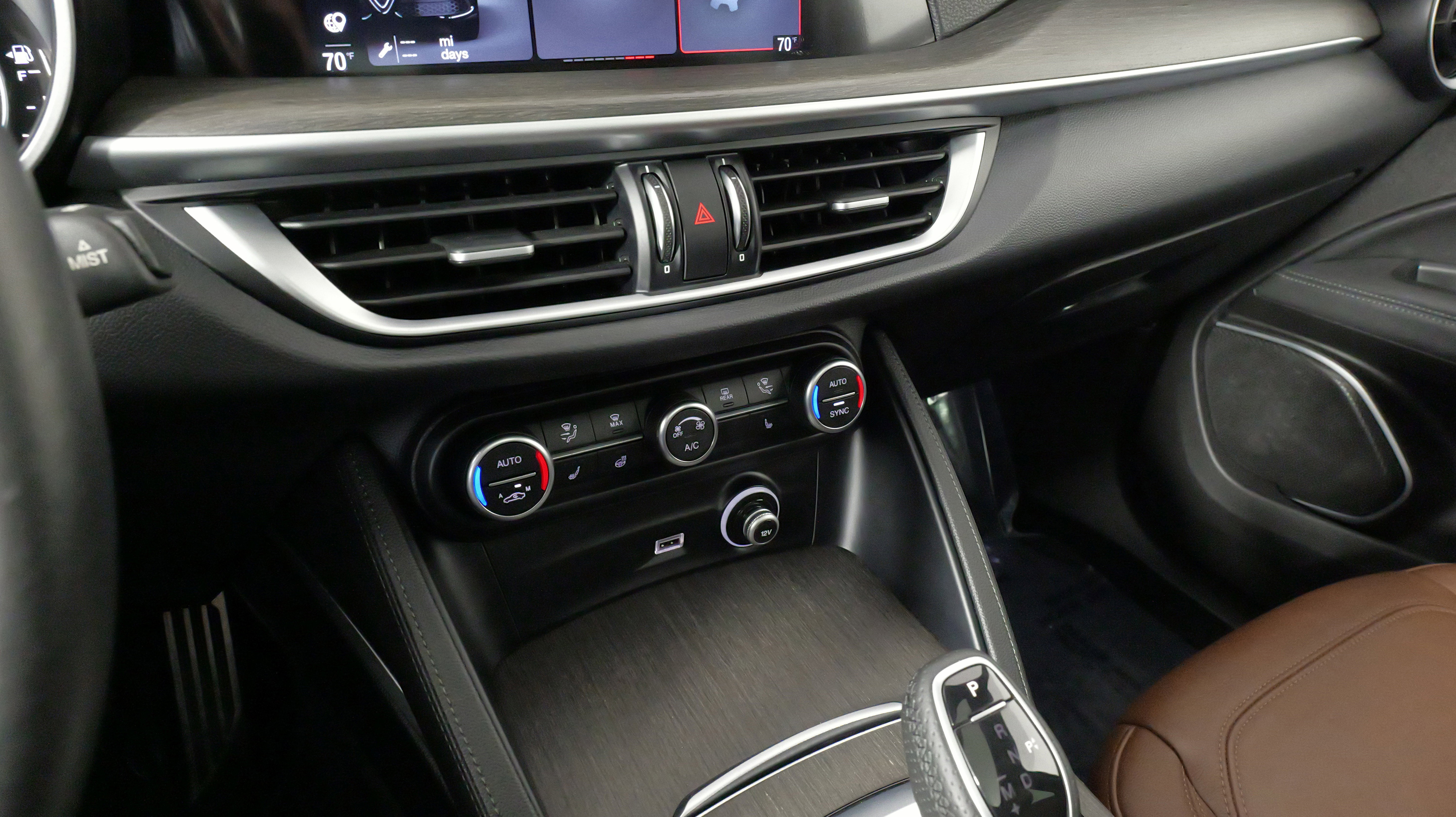 Used 2023 Alfa Romeo Stelvio Ti image 52