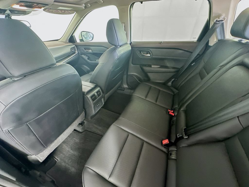 Certified 2023 Nissan Rogue SV w/ SV Premium B Package AWD/4WD image 33