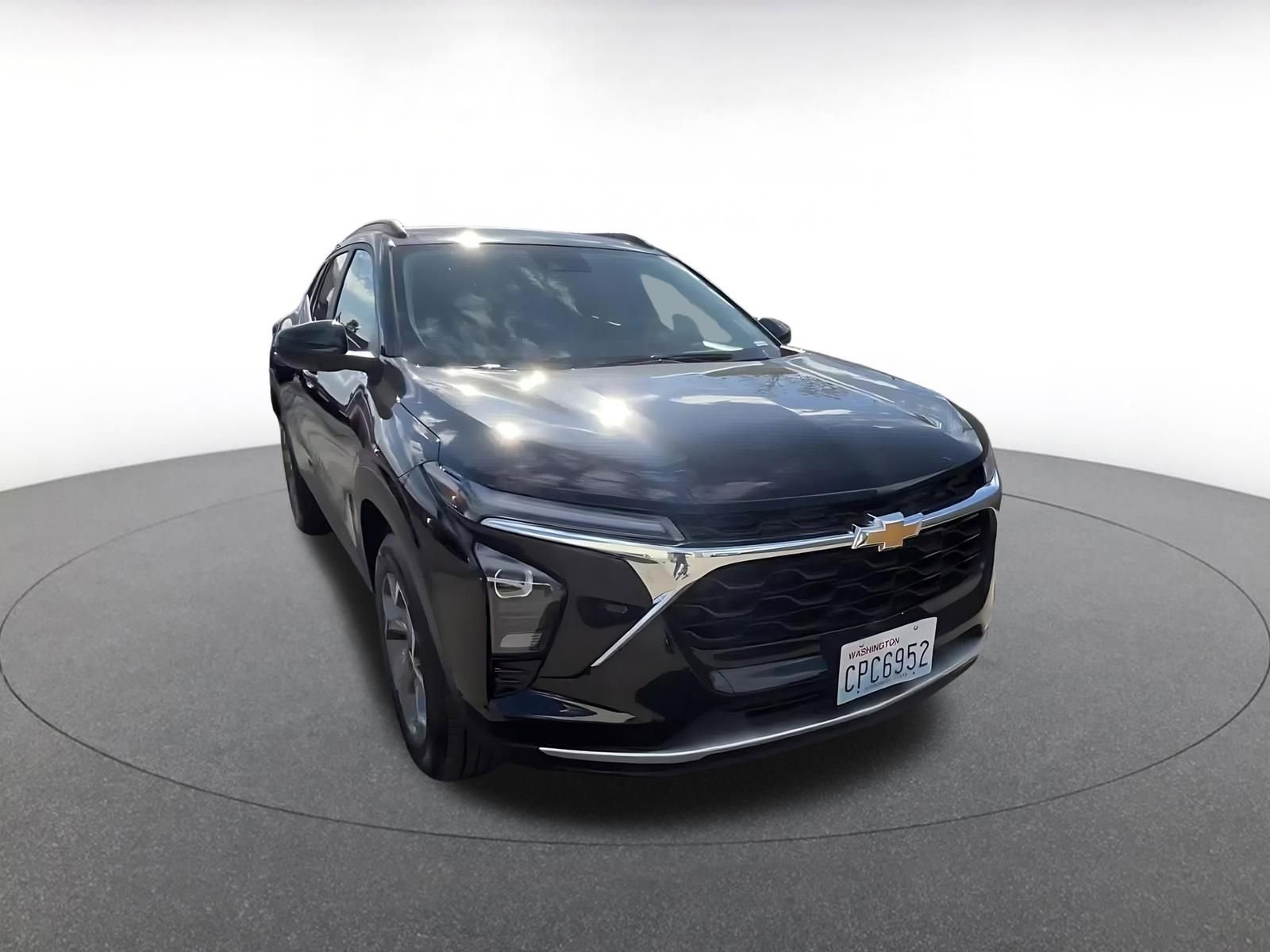 Used 2025 Chevrolet Trax LT image 3