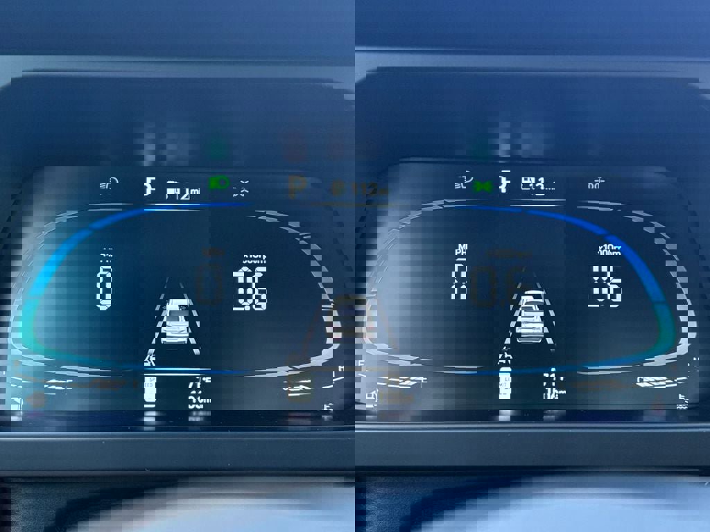 New 2025 Hyundai Elantra Sport image 12