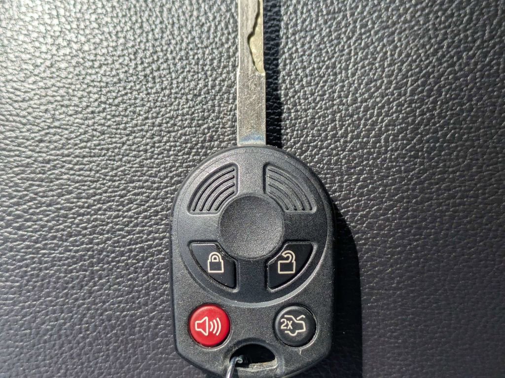 Used 2018 Ford Escape SEL w/ Ford Safe & Smart Package AWD/4WD image 34