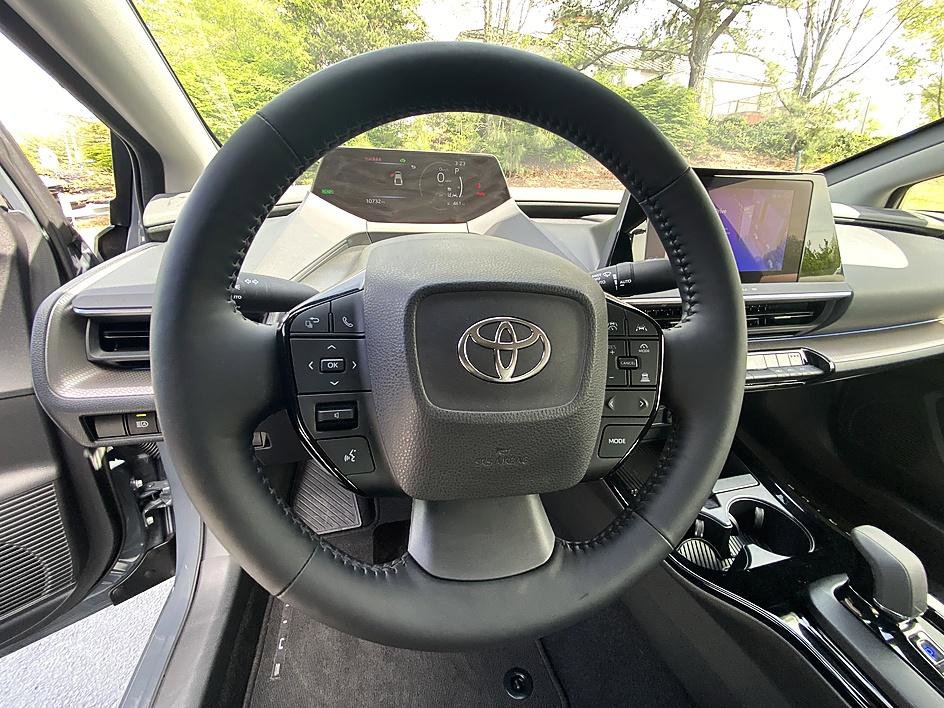 Used 2025 Toyota Prius XLE FWD image 19