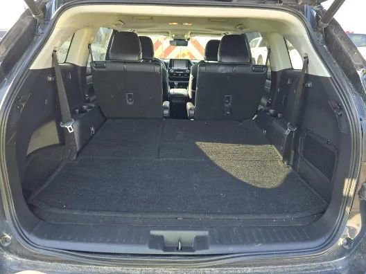 Used 2021 Toyota Highlander XLE image 12