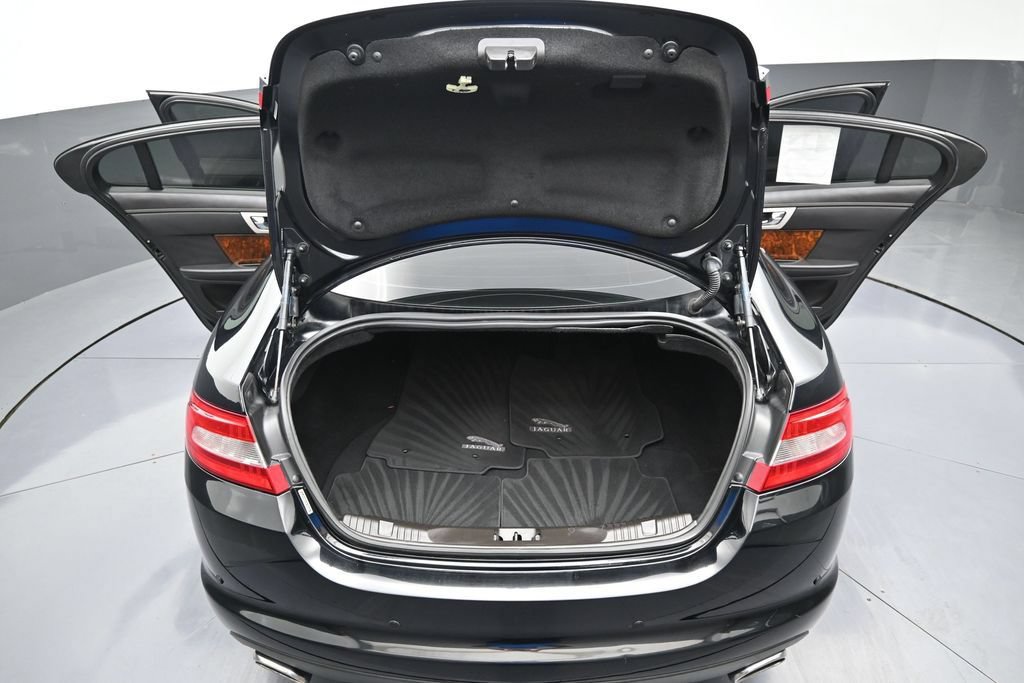 Used 2011 Jaguar XF Premium RWD image 11