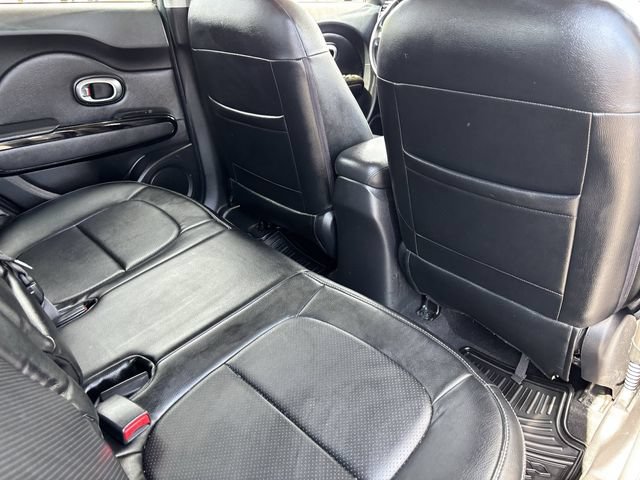 Used 2015 Kia Soul ! FWD image 13