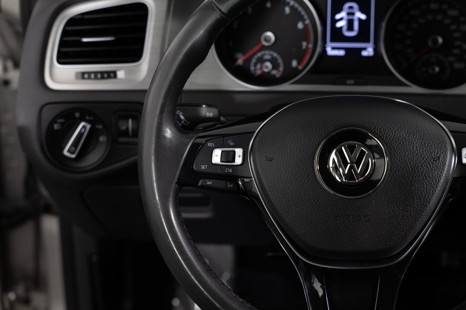 Used 2017 Volkswagen Golf SE FWD image 29