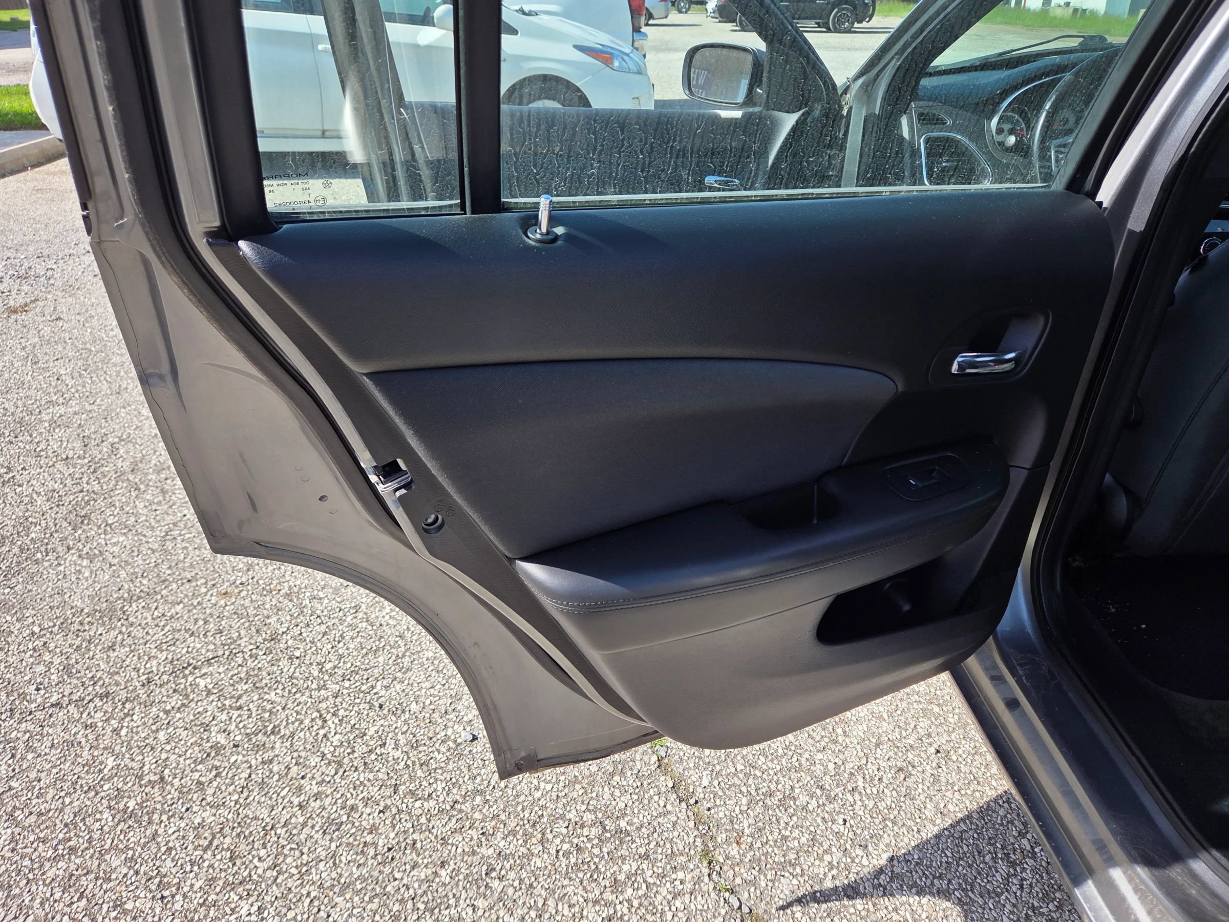 Used 2011 Chrysler 200 Touring FWD image 14