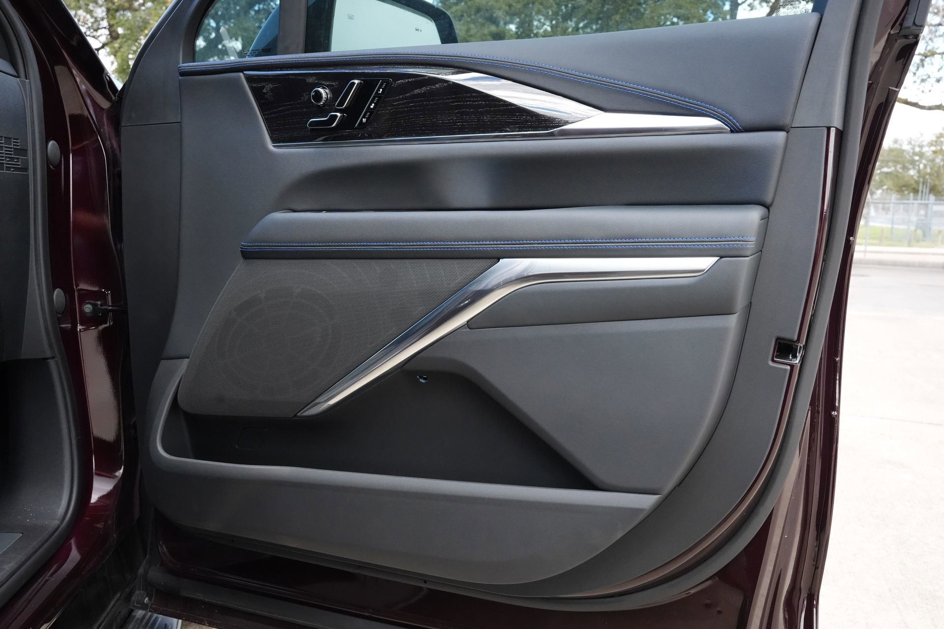 New 2026 Cadillac Escalade IQL Sport 1 w/ LPO, ONYX Package image 24