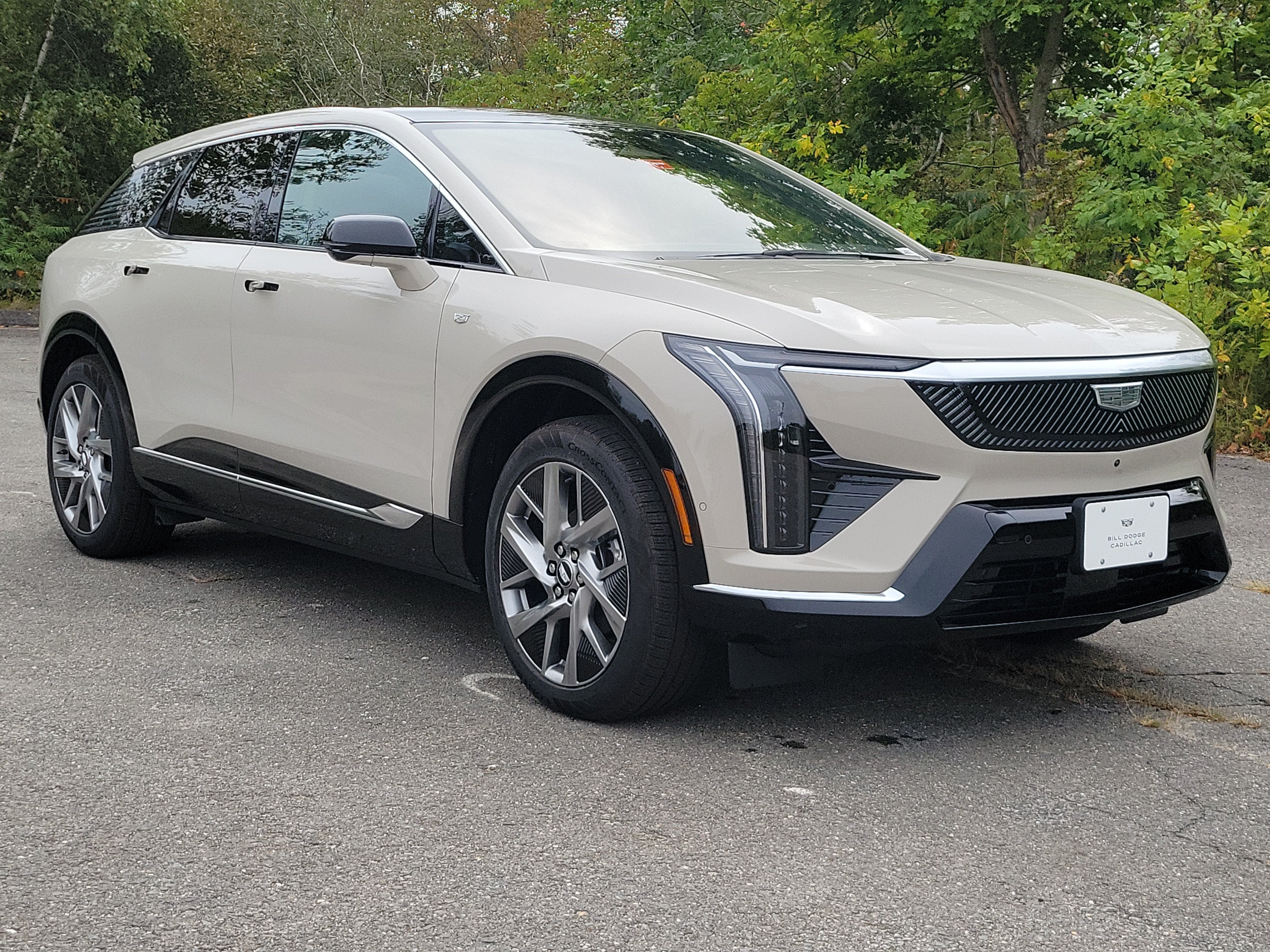 New 2027 Cadillac Optiq Premium Luxury w/ LPO, Floor Liner Package AWD/4WD image 9
