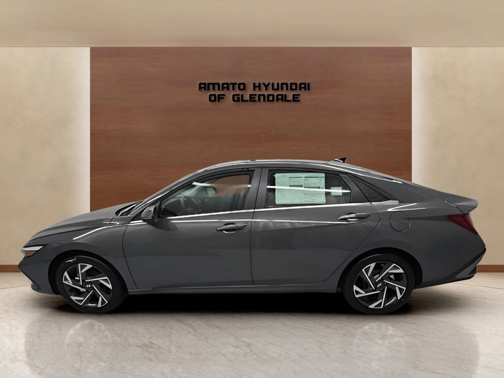 New 2026 Hyundai Elantra Limited FWD image 3