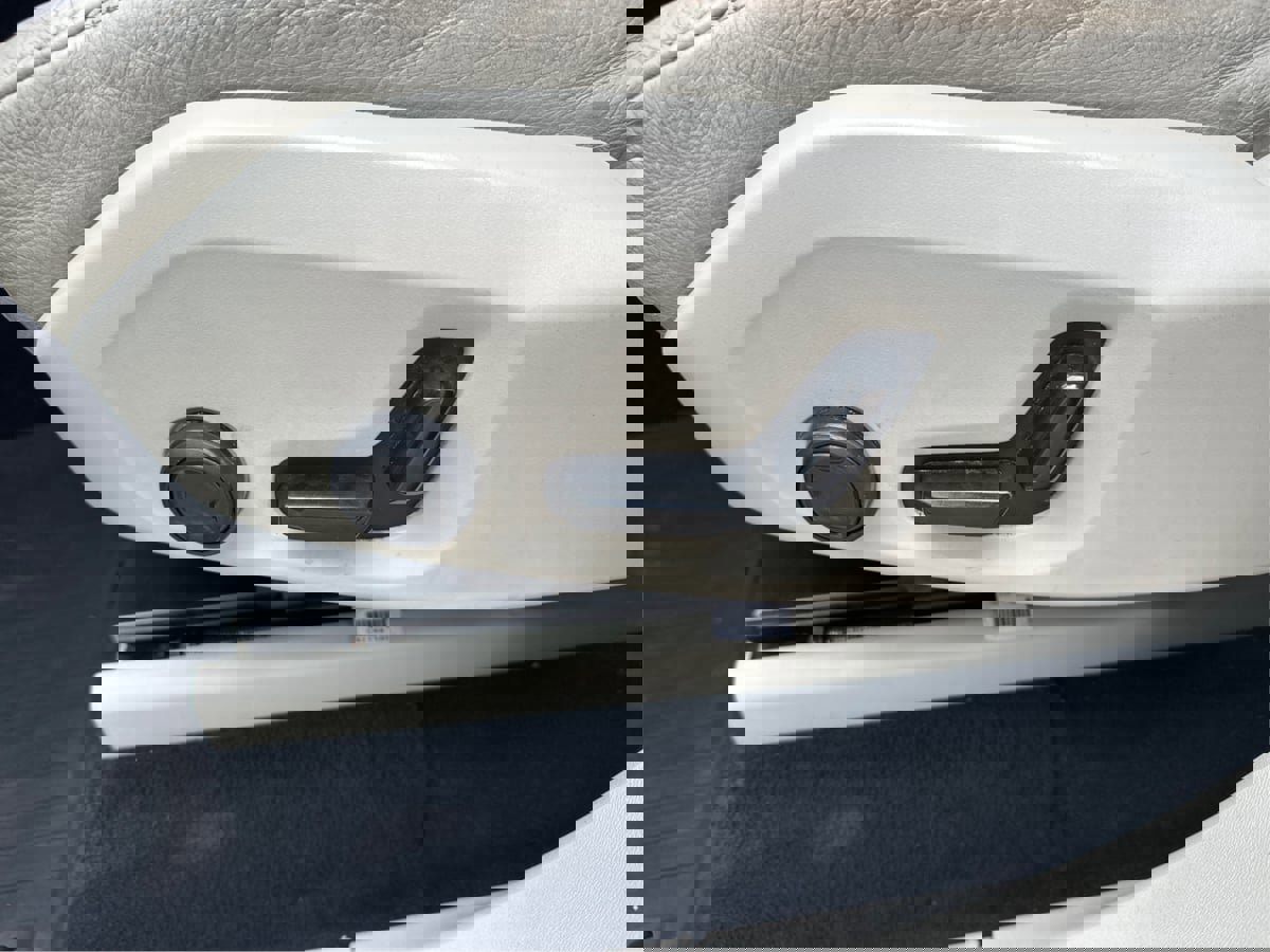 Used 2016 Volvo XC90 T6 Momentum w/ Momentum Plus Package image 41