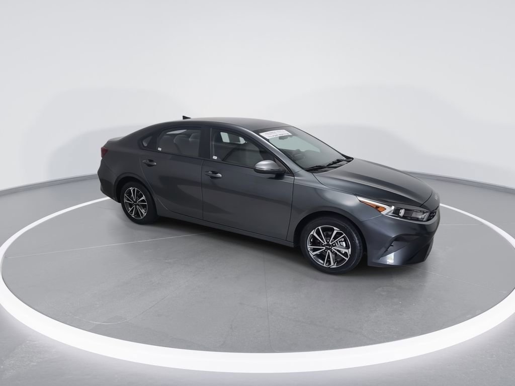 Used 2023 Kia Forte LXS w/ LXS Technology Package FWD image 2