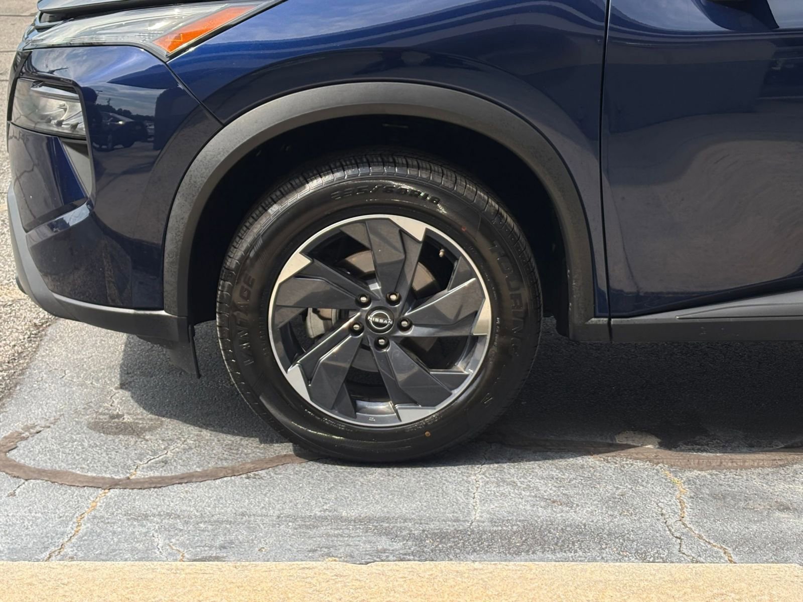 Used 2025 Nissan Rogue SV FWD image 32