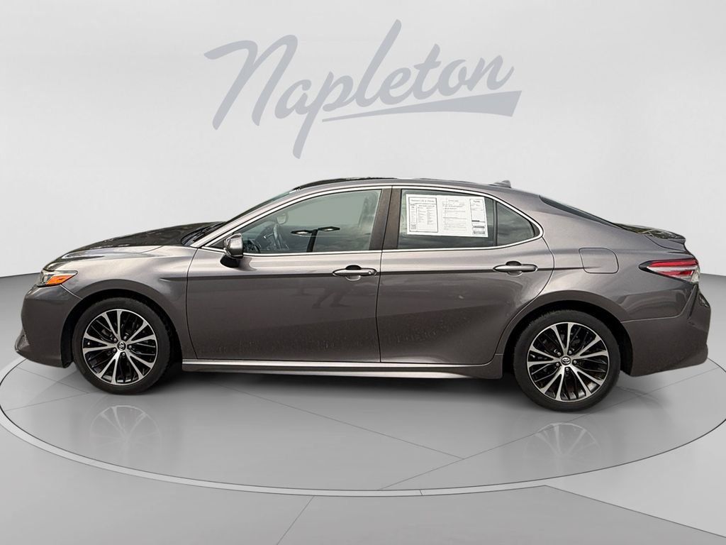 Used 2019 Toyota Camry SE FWD image 2