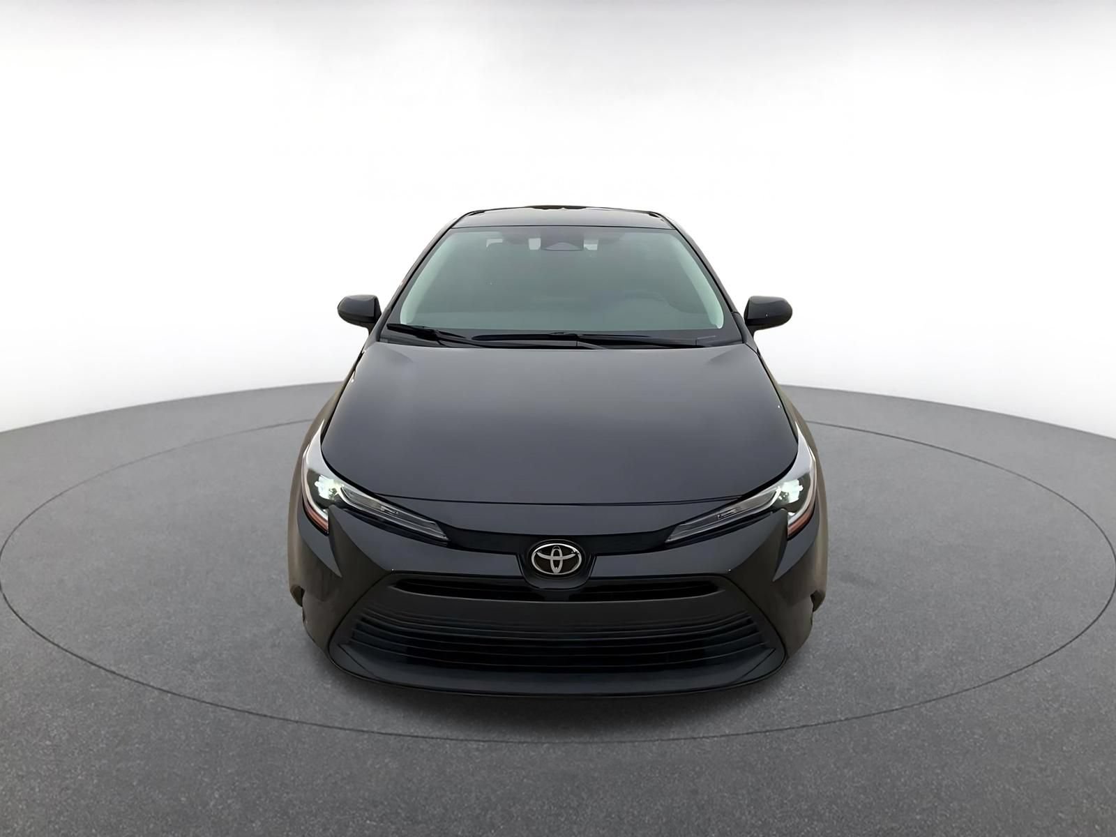 Used 2025 Toyota Corolla LE FWD image 4